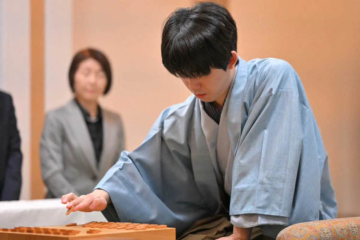 【画像・写真】【王将戦】藤井王将　角換わりから右王　8冠独占崩された苦戦の記憶　3連覇へ早指しで再現