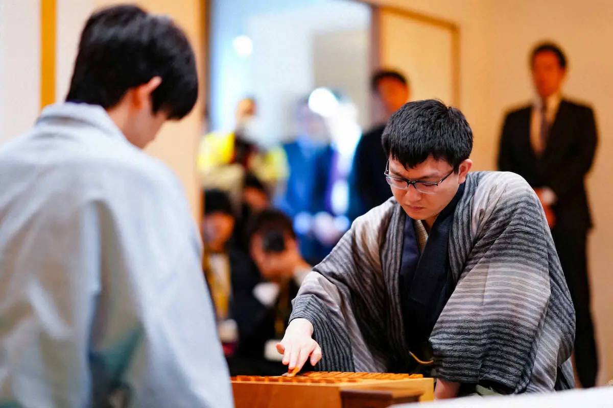 【画像・写真】【王将戦】永瀬九段　藤井王将のレア陣形「右王」にレア対応　「第一感で指すタイプ」が食らいついた