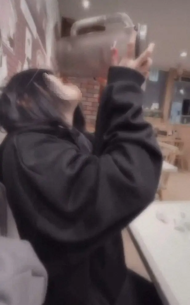 【画像・写真】また外食テロ！「すき家」で水のピッチャー“直飲み”し炎上　ネット悲鳴「理解できない」「気持ち悪い」