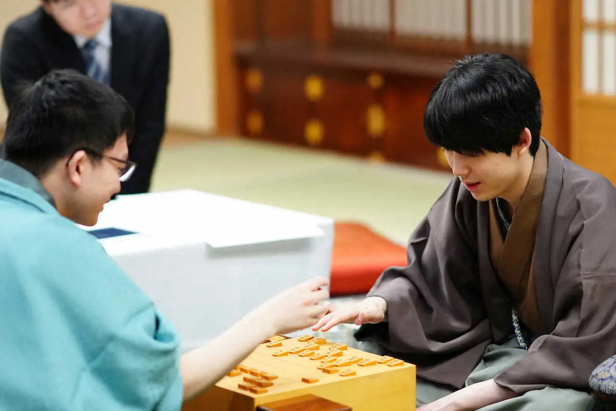 【画像・写真】藤井王将、NHK杯で勝利し準決勝進出　王将戦7番勝負中の永瀬九段が解説「苦しくして呆然とした表情」