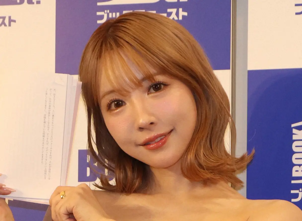 【画像・写真】三上悠亜「私のバックが怖いって…」　男性からのお誘いDM「日本の方はなくて」のワケ
