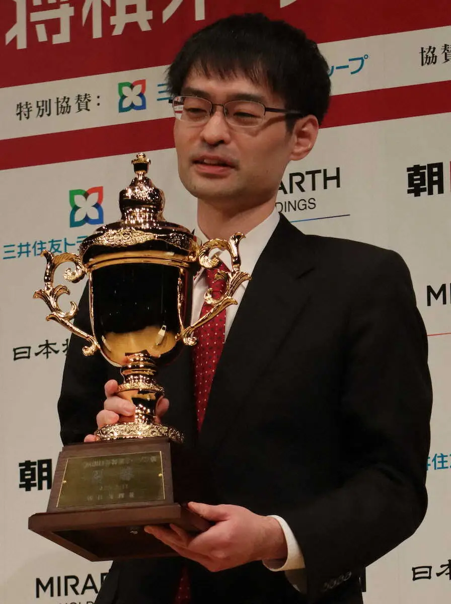 【画像・写真】近藤誠也八段が朝日杯初優勝！「棋士になって初優勝なので大変うれしい」プロ10年目悲願の棋戦初V