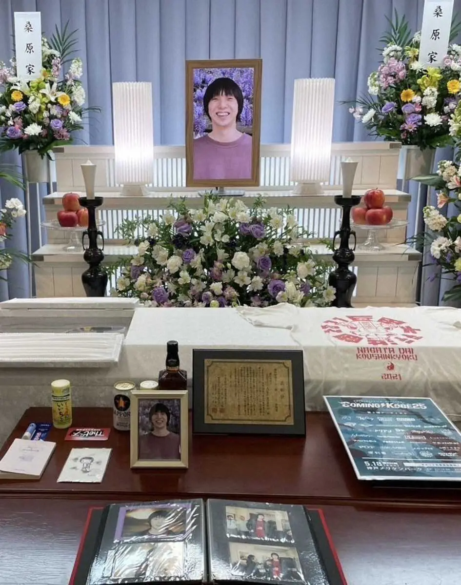 【画像・写真】「ガガガSP」桑原康伸さん葬儀　同時期にしのぎ削った「銀杏BOYZ」峯田和伸も参列