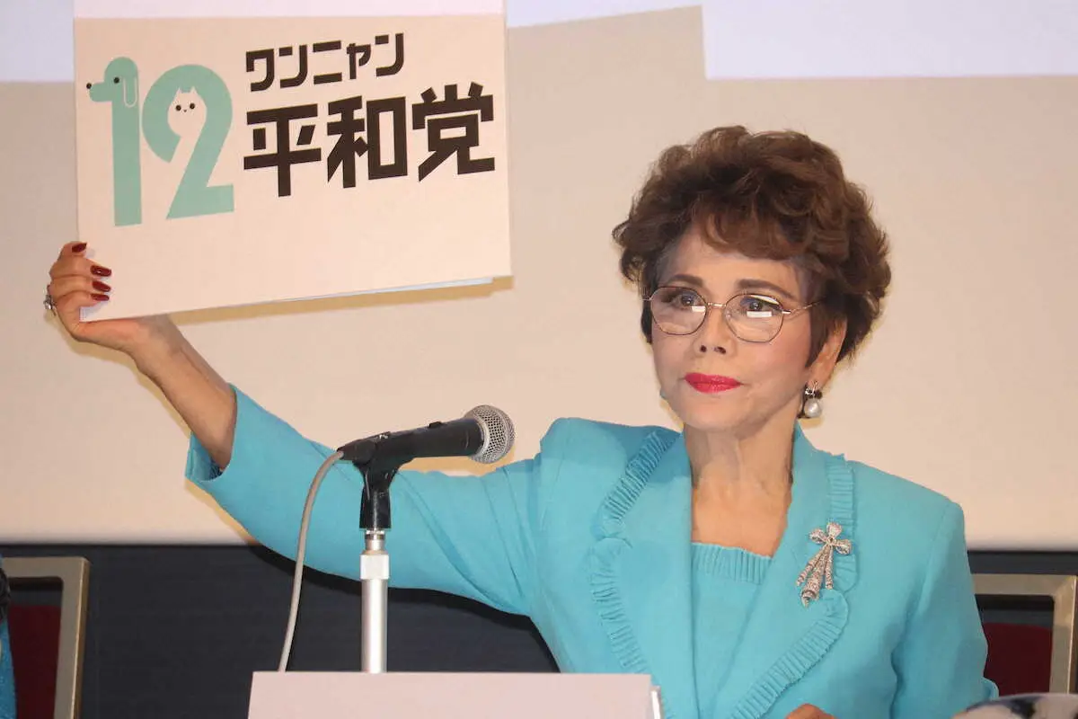 【画像・写真】デヴィ夫人　夏の参院選へ立候補表明　犬猫愛護の政治団体設立「人生の集大成として政界に一石投じようと」