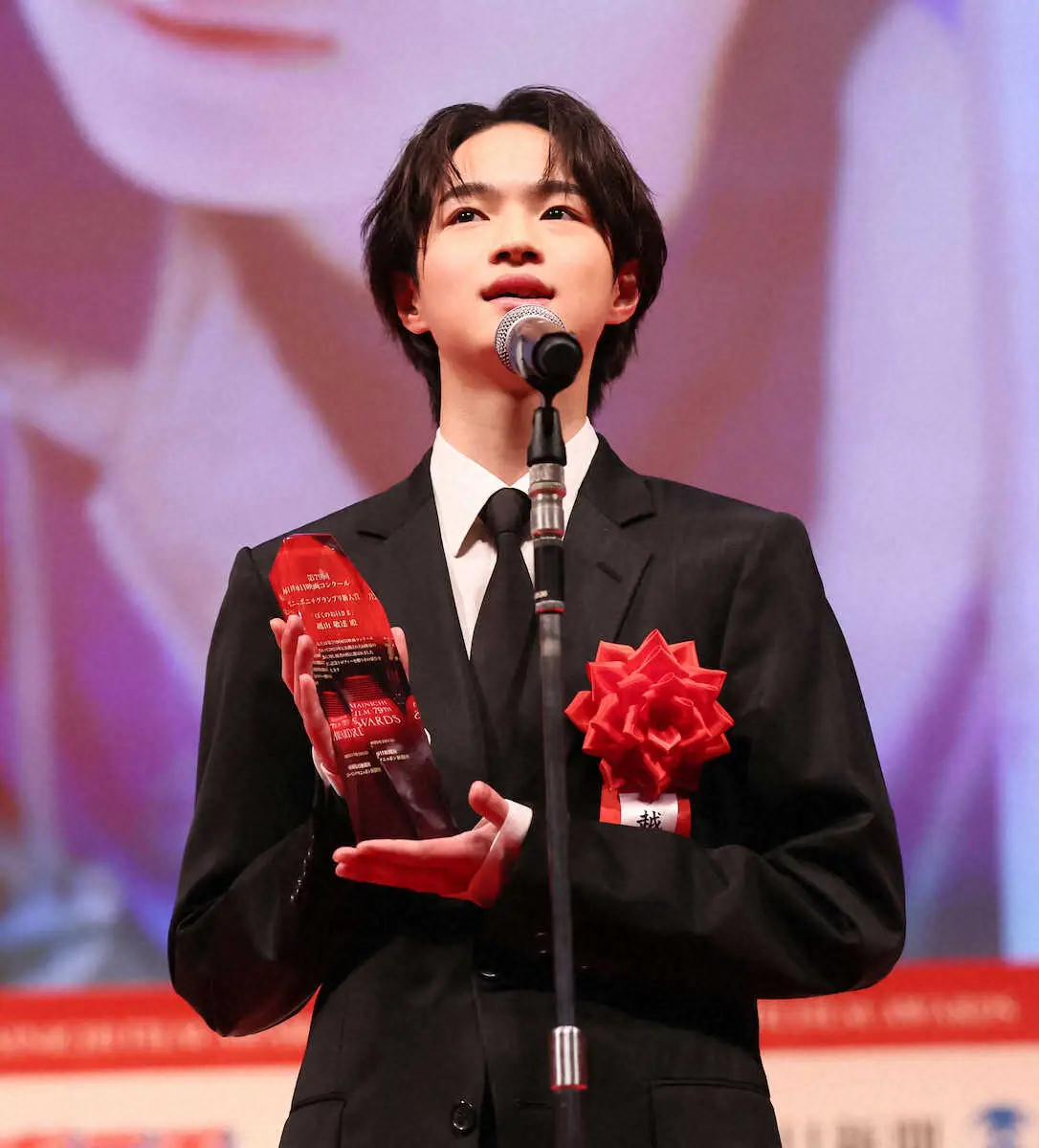 【画像・写真】スポニチグランプリ新人賞を受賞した越山敬達（撮影・西海健太郎）