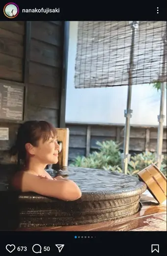 【画像・写真】藤崎奈々子47歳　黒キャミでのサウナショット公開に「またグラビア見たい」「セクスゥイー」「美しい」