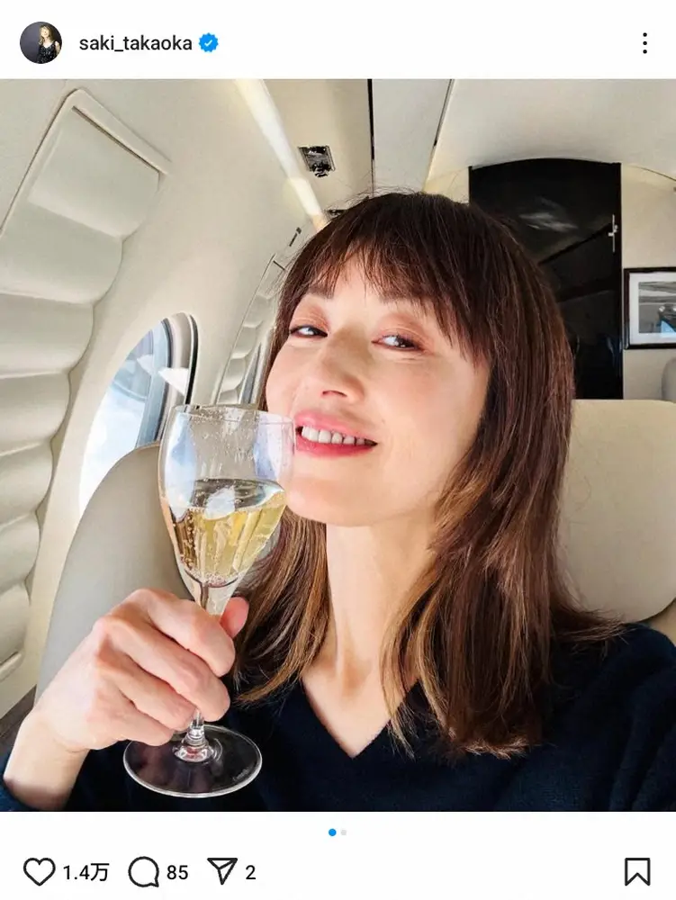 【画像・写真】「プライベートジェットっすか！？」高岡早紀のフライトショットにファン騒然「セレブ」「絵になる」