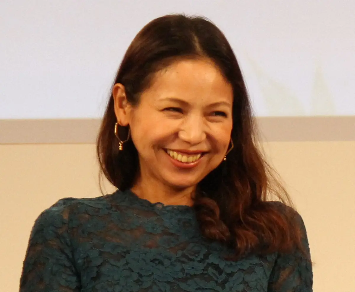 【画像・写真】キム兄の妻　“にぃにねぇね”大物芸能人夫婦が沖縄の自宅に　美貌に8歳娘仰天「ママより年下じゃないの」