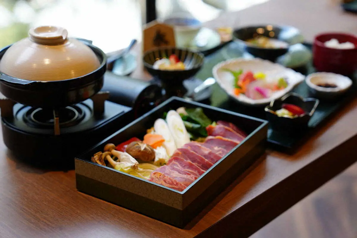 【画像・写真】王将戦第4局昼食休憩　藤井王将はカツ御膳、永瀬九段はキジ鍋