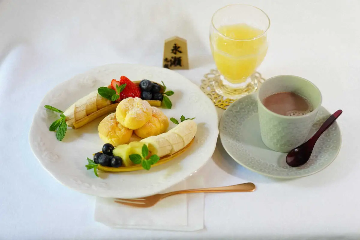 【画像・写真】王将戦第4局午後のおやつ　藤井王将は鉄道模型カフェの看板メニューチョイス