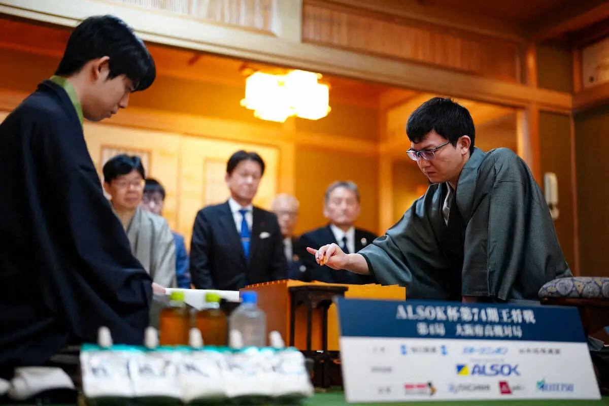 【画像・写真】【王将戦】永瀬九段の高速指し　40手目まで60秒未満　最新形と見せかけ新手披露
