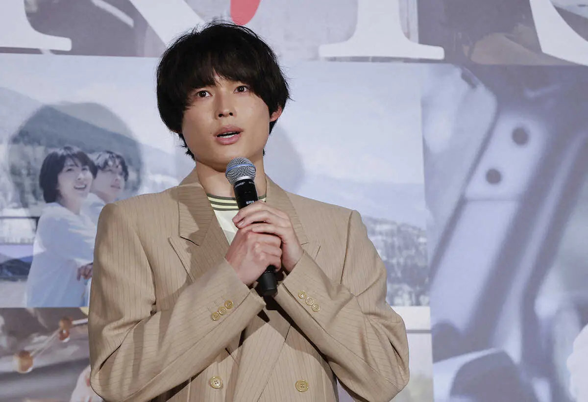 【画像・写真】舞台あいさつをする松村北斗（撮影・松永　柊斗）