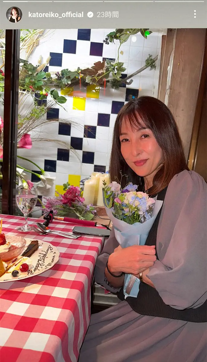 【画像・写真】26年ぶりグラビア復帰の伝説のグラビアアイドル56歳に！「1日違い」誕生日の元アイドル長女とお祝い
