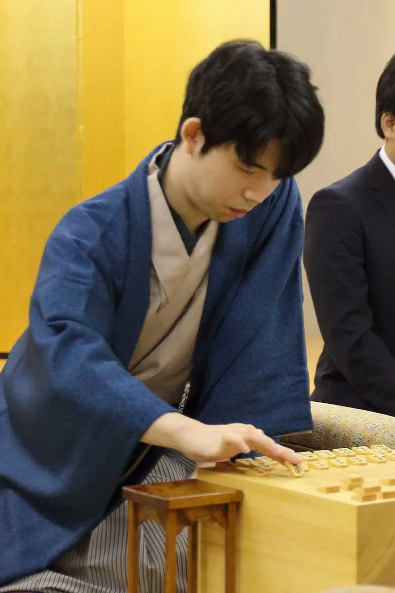 【画像・写真】藤井棋王、角換わりを拒否！10手目で角道閉ざし、得意戦法を避ける　増田八段との棋王戦第2局始まる