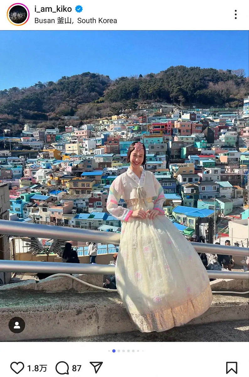 【画像・写真】水原希子「祖先の故郷、釜山へ」祖母や妹・佑果との韓国家族旅行を報告　民族衣装姿に「美しい」と反響