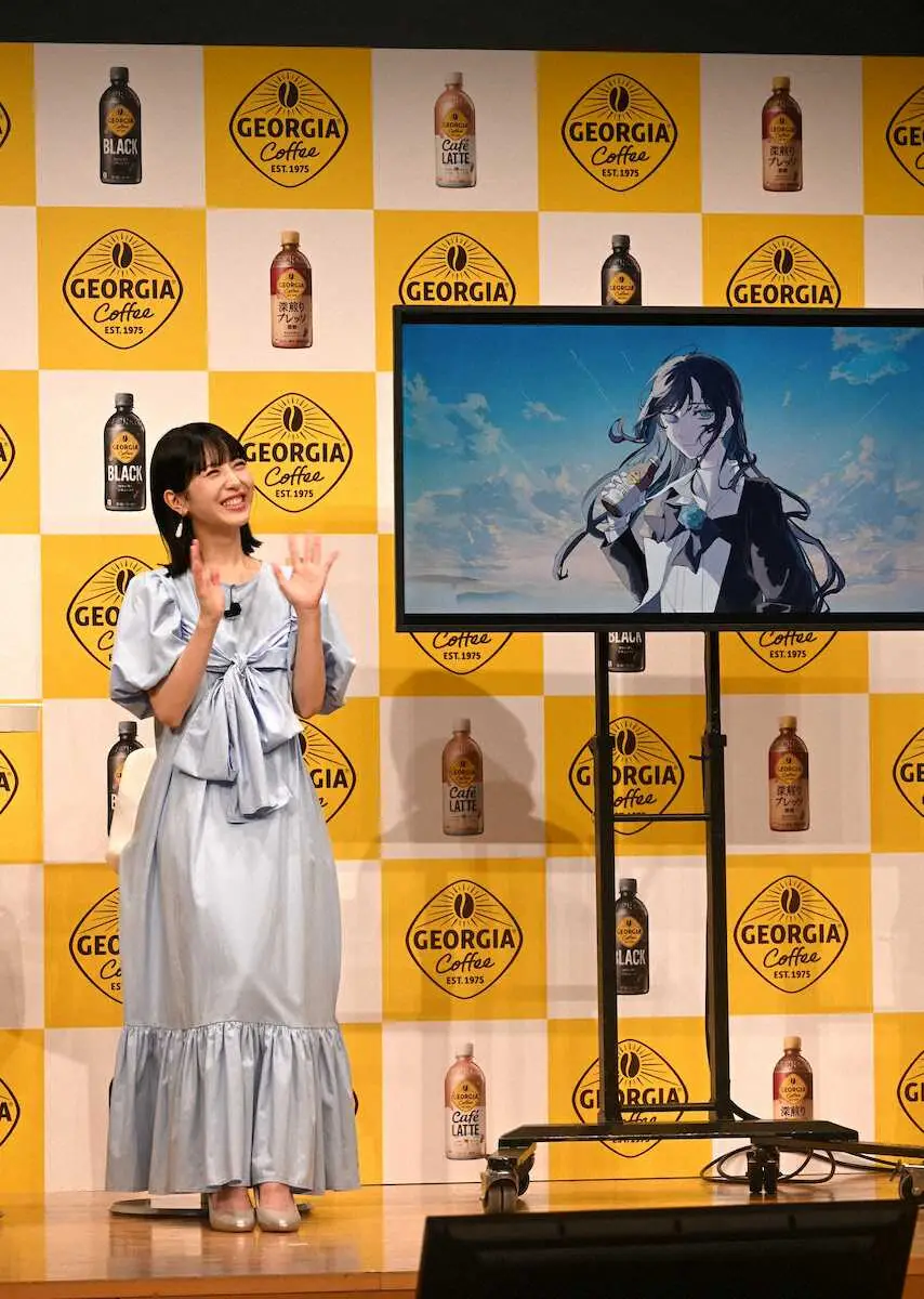 【画像・写真】発表会で笑顔の浜辺美波（撮影・小渕　日向子）