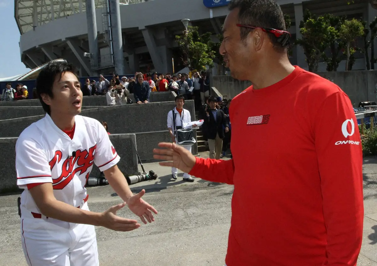 【画像・写真】「アメトーーク！」の「カープ芸人」収録のため訪問したマツダスタジアムで徳井義実（左）は黒田博樹にばったり会い…