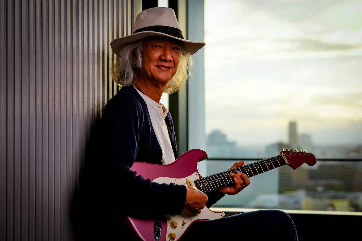 【画像・写真】商店街ロケ中に現れた超大物ギタリスト　“飲み仲間”のAI「ヤバっ！」ナイナイは「ドッキリだと」