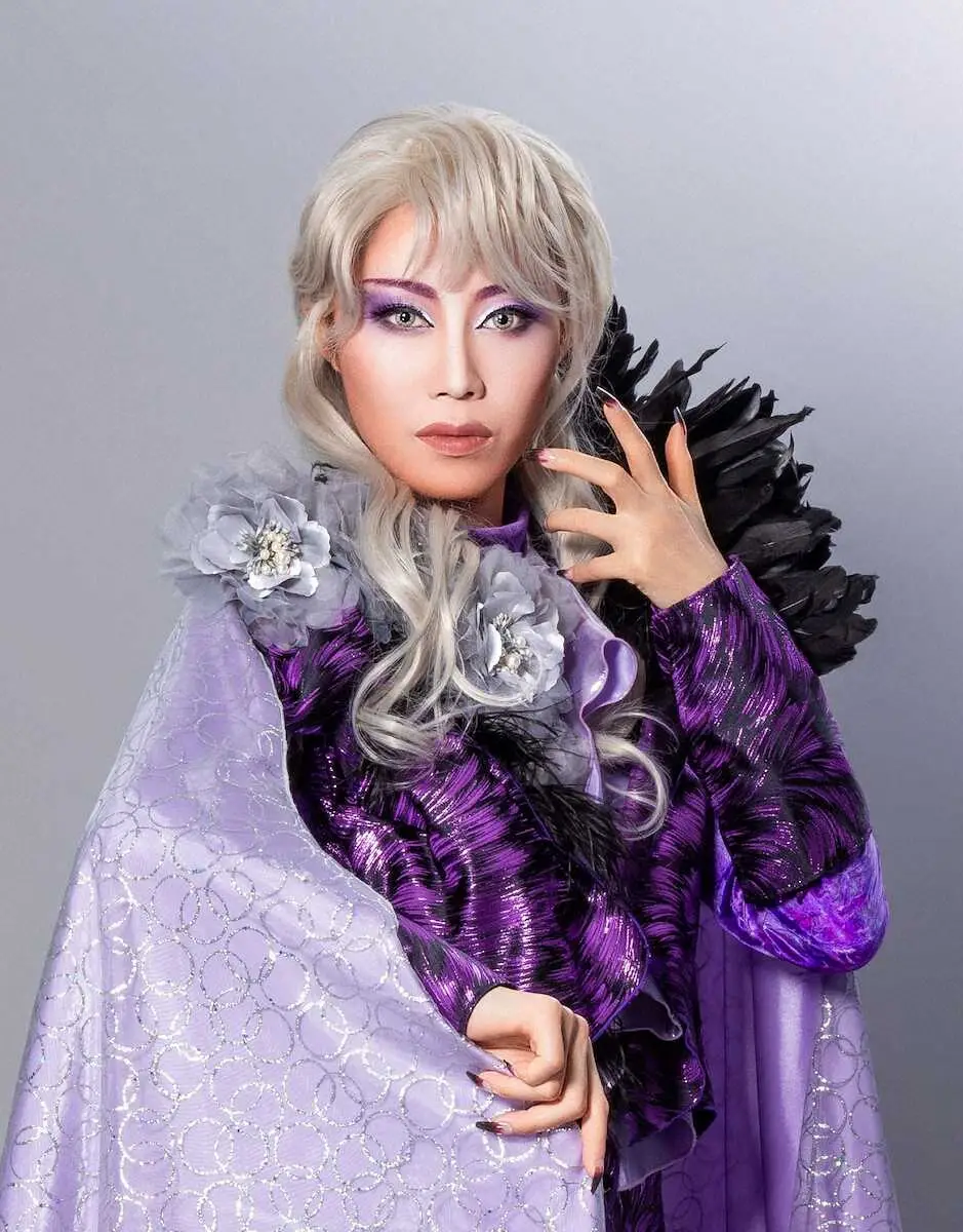 【画像・写真】OSK「ドラキュラ」開幕　男役スター椿りょうドラキュラ伯爵を熱演