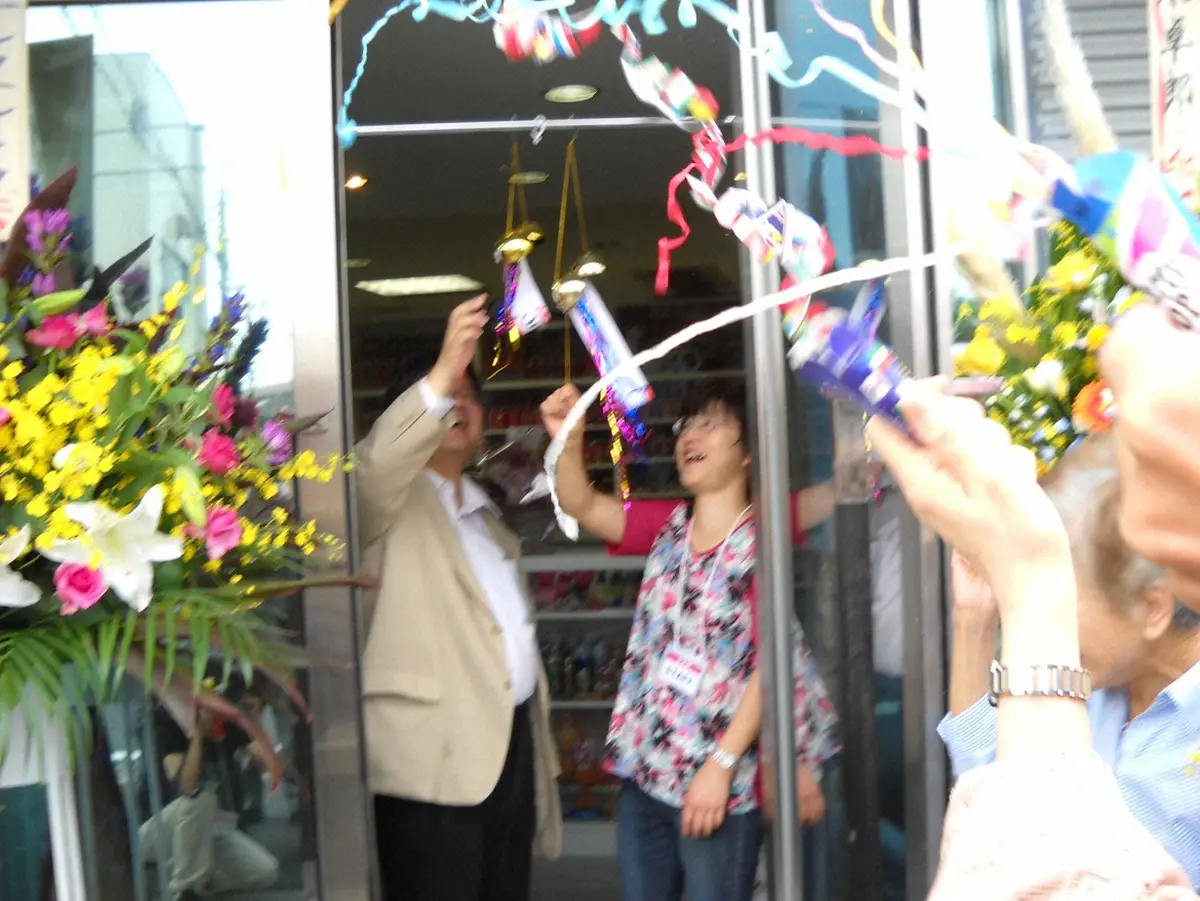 【画像・写真】森永卓郎さんのコレクション約13万点「B宝館」再開！　約50人のファンが列をなし開館時間早まる