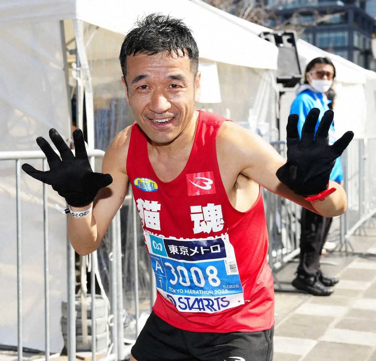 【画像・写真】猫ひろし　東京マラソン完走を報告　タイムは？「1年いろんな事あったけど…自分なりの正解出せた」