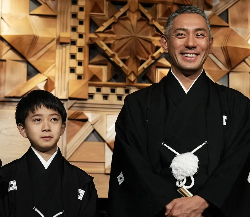 【画像・写真】市川團十郎　長女・ぼたんの定期入れの中の写真に「嬉しい」　ファンも「きゅんです」「勸玄くんかと」