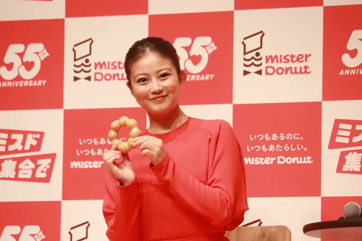 【画像・写真】今田美桜「青春の思い出に必ずある」　大好物ドーナツのクッションをプレゼントされ大喜び