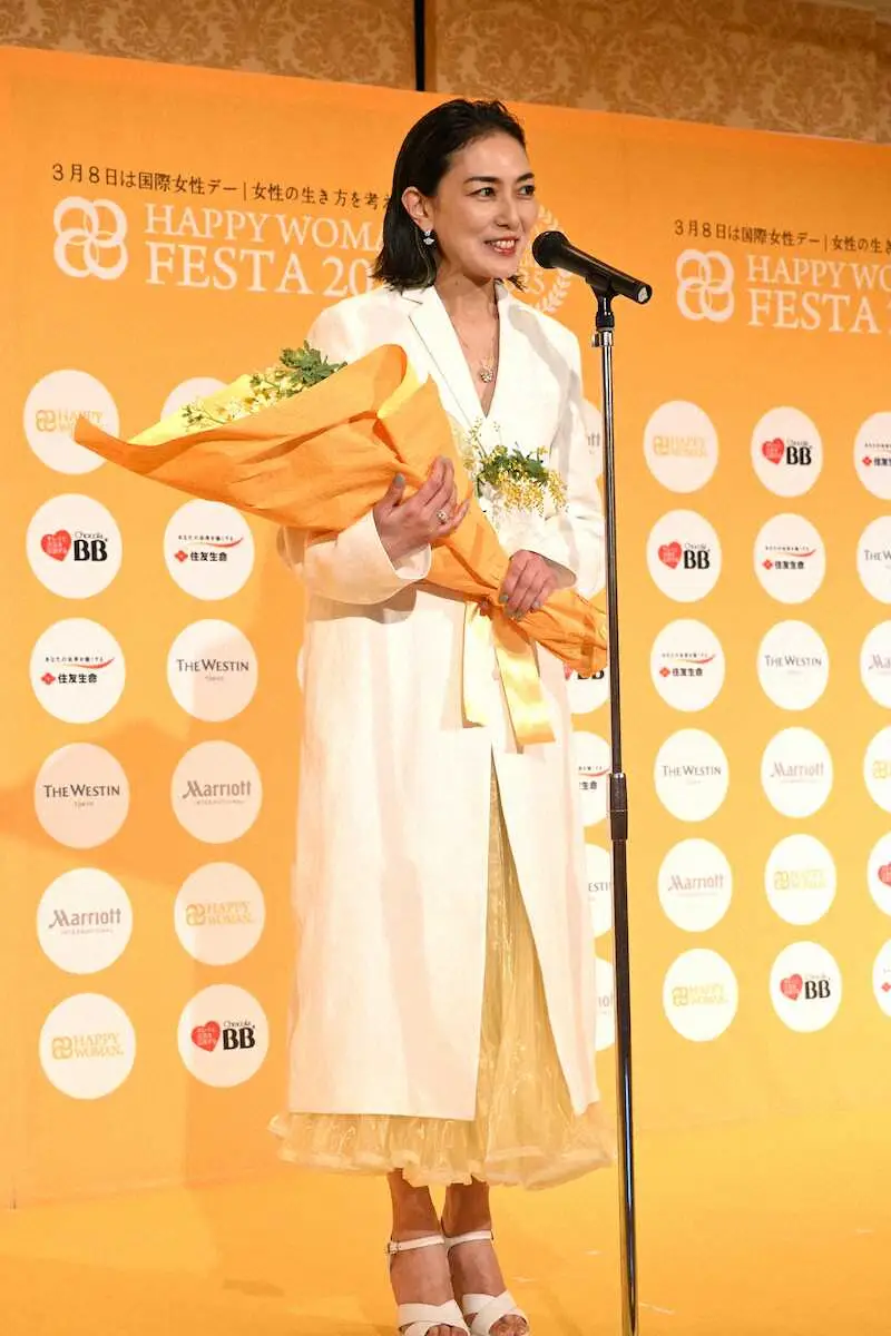 【画像・写真】板谷由夏　50代目前「体、心の変化、いろいろある」と告白　「国際女性デー」表彰式に出席