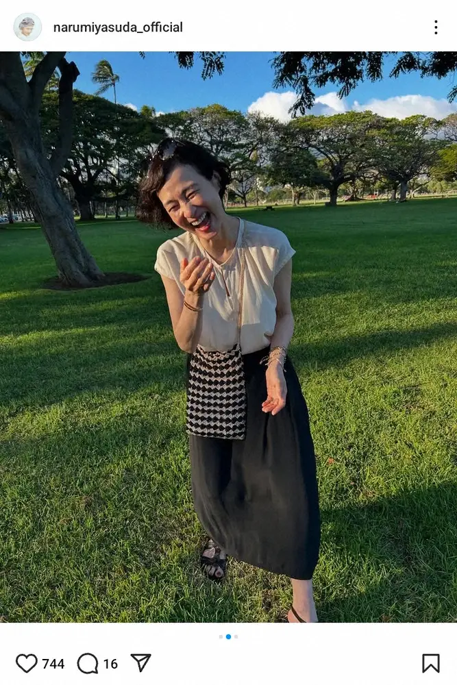 【画像・写真】「ノリさんとハワイですか？」お手製バッグを合わせた安田成美の近影に「笑顔最高」「可愛すぎ」の声