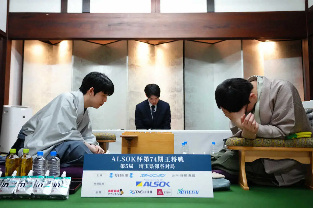 【画像・写真】【王将戦】藤井王将VS永瀬九段　ストーブを藤井王将は消し、永瀬九段は近くへ　第5局第1日ドキュメント