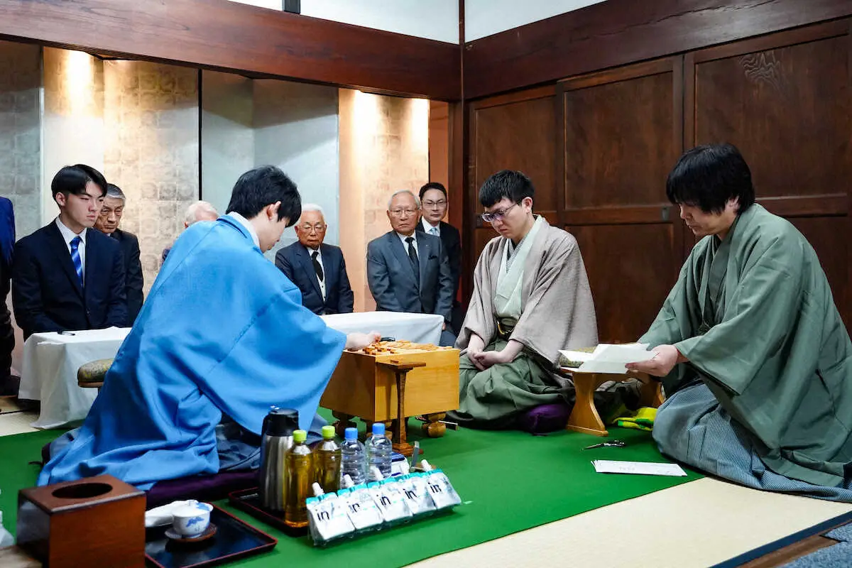 【画像・写真】【王将戦第5局】対局再開　藤井王将の封じ手は△6三金　攻防に非常に柔軟な一手