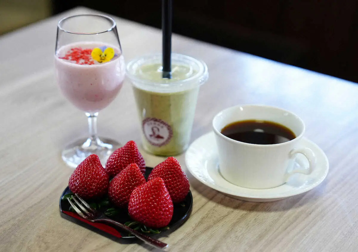 【画像・写真】王将戦第5局2日目・午後のおやつ　両者ともにいちごメニュー　永瀬九段は栄養満点スムージーも