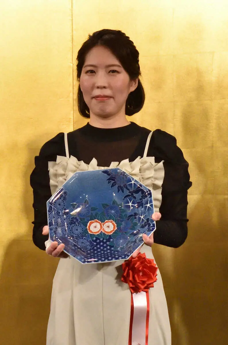 【画像・写真】福間香奈清麗が就位式出席　妊娠中のタイトル戦振り返る　「全ての関係者の皆さまに感謝」