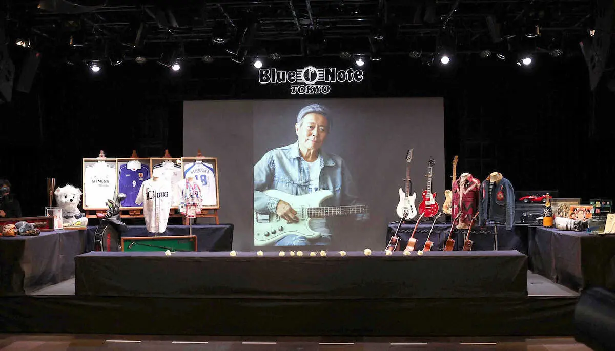 【画像・写真】小倉智昭さんお別れの会で設置された祭壇＝東京・南青山のブルーノート東京（代表撮影）