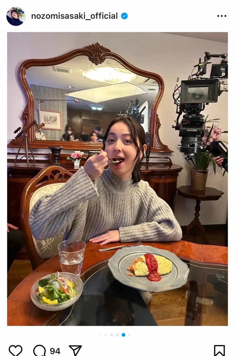 【画像・写真】佐々木希　ドラマオフショット盛りだくさん！　子役抱く姿にファン衝撃「錯覚！？」「お顔が小さすぎる」