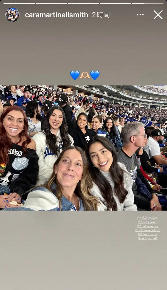 【画像・写真】ドジャース選手の夫人たちがグラウンドに大集合！開幕戦勝利に笑顔の記念写真「ステキな奥様方」