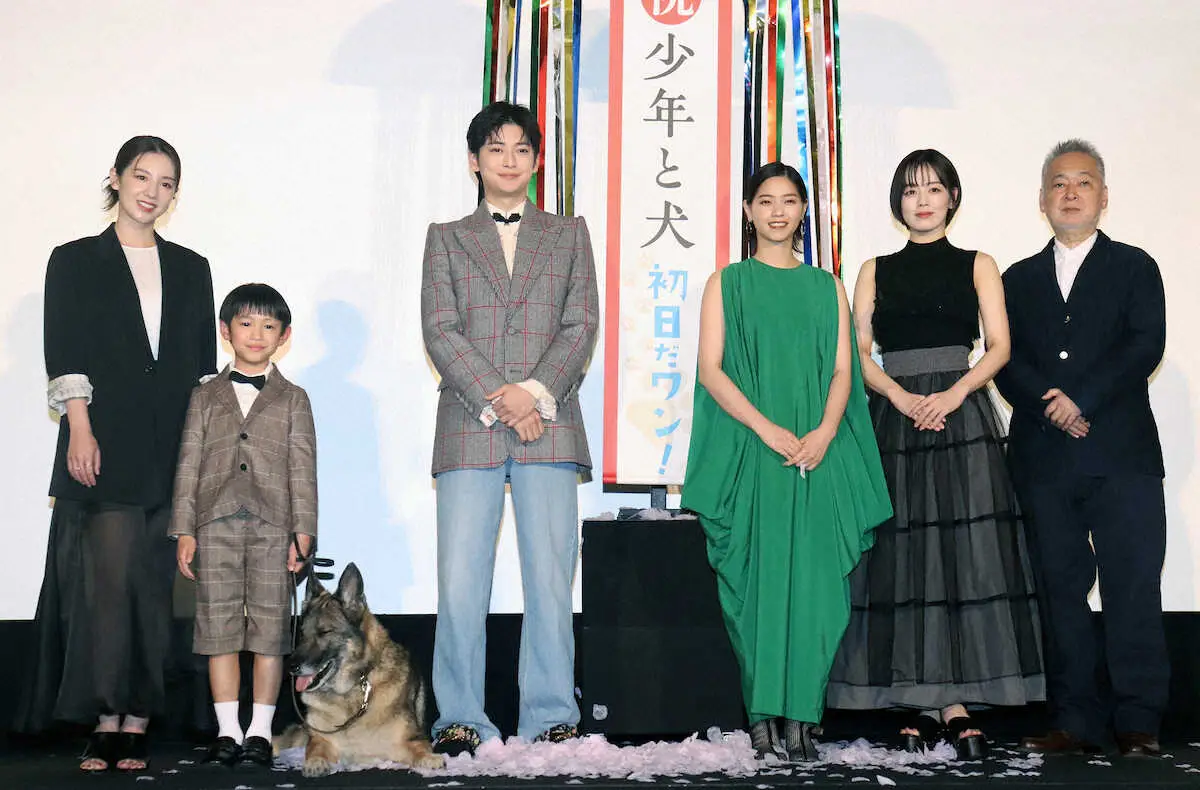 【画像・写真】高橋文哉　西野七瀬＆犬と「トリプル主演」　主演映画「少年と犬」初日舞台あいさつ