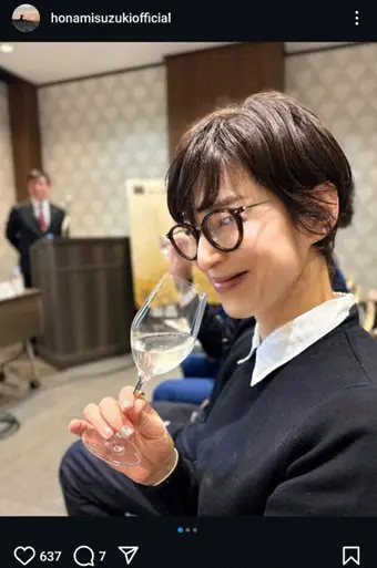 【画像・写真】鈴木保奈美　変装！？知人の記者会見に潜入姿ショット公開に「お洒落な眼鏡」「素敵です」