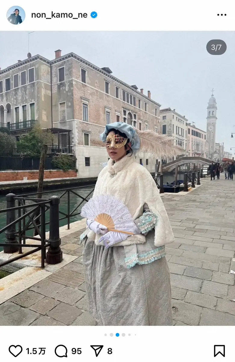 【画像・写真】のん“雰囲気一変”ベネチアで見せたゴージャスなドレス姿にファンくぎ付け「姫降臨」「エレガント」