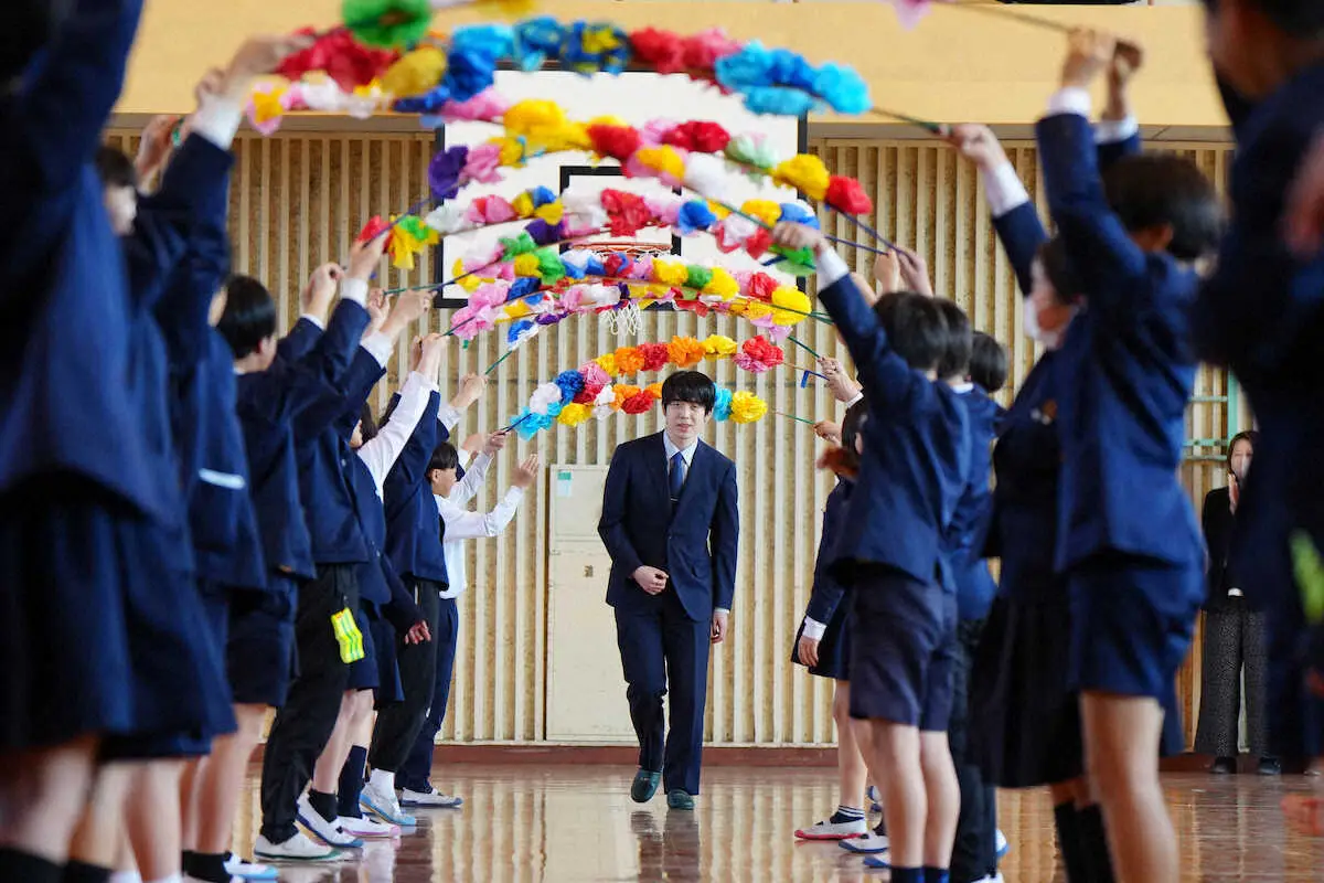 【画像・写真】藤井王将、名人3連覇へ意欲　王将戦と同じ永瀬九段との対戦「学んだこと生かす」佐賀県上峰町の小学校訪問