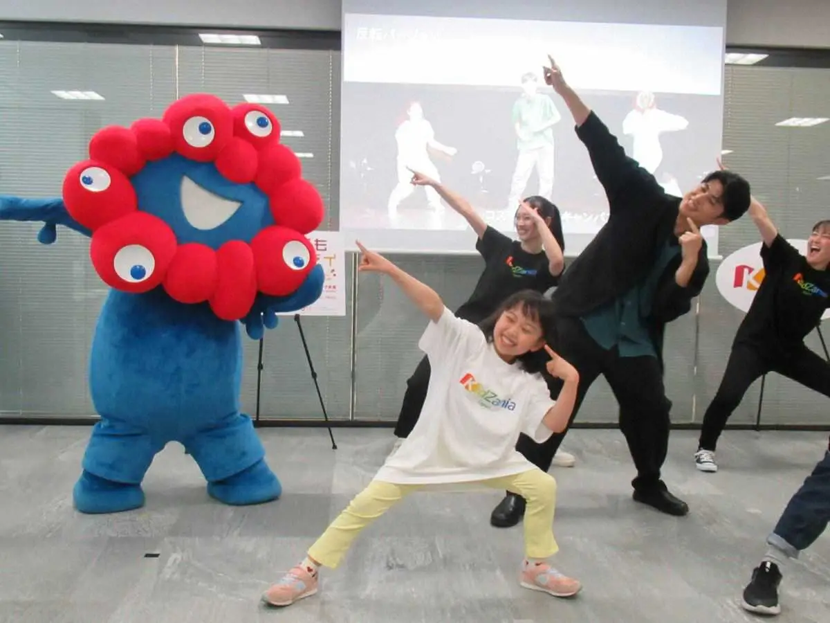 【画像・写真】小島よしお　中学生の鋭すぎる「ツッコミ」にタジタジ　「大阪・関西万博2025」関連イベントに登場