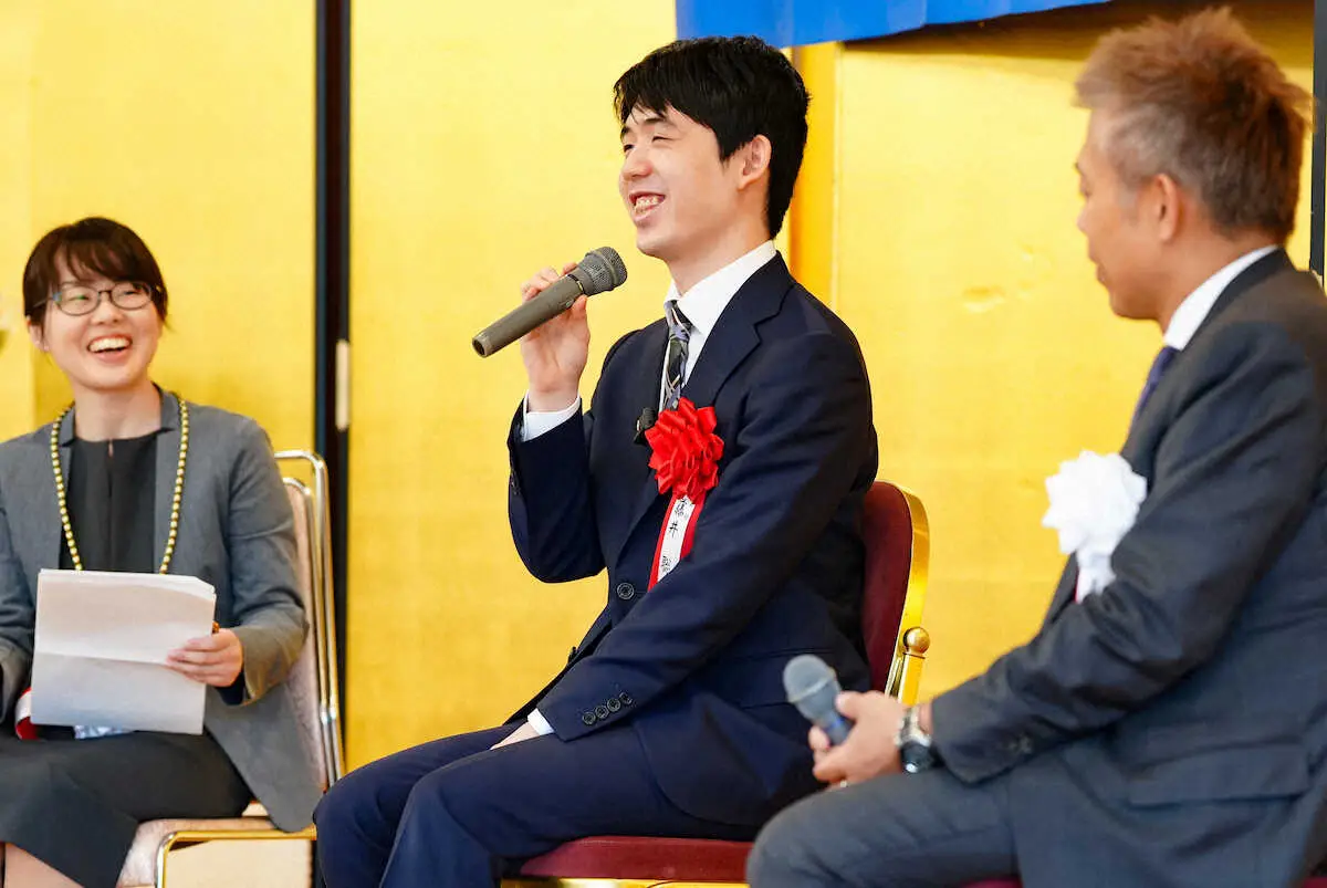 【画像・写真】藤井聡太王将　プライベート目標はフィットネスバイクで「体力をつけたい」　指導対局とトークショー