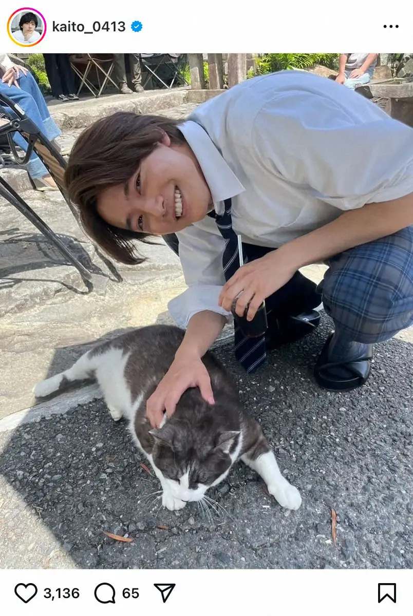 【画像・写真】櫻井海音　「にゃんことのオフショット」制服姿披露に「ネコになりたい」ファン続出「かわいすぎる」