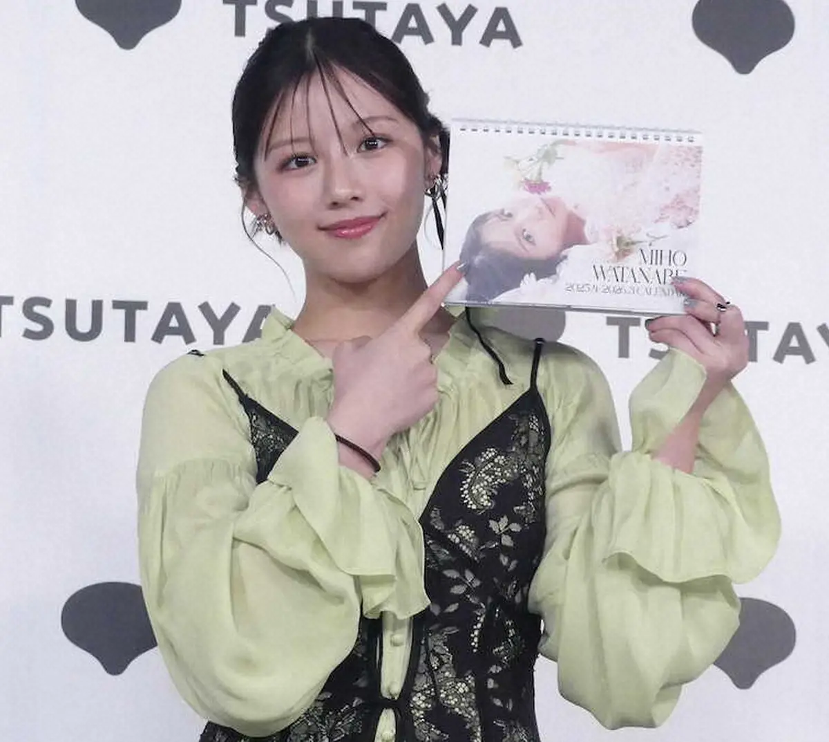 【画像・写真】渡邉美穂「来年3月まで私と過ごして」　2作目カレンダーの出来は「365点！」