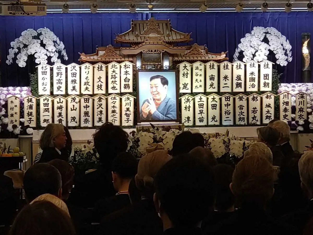 【画像・写真】芦屋小雁さん告別式　93歳大村崑が弔辞「何で先に逝くんだよ」「番頭はんと丁稚どん」などで共演