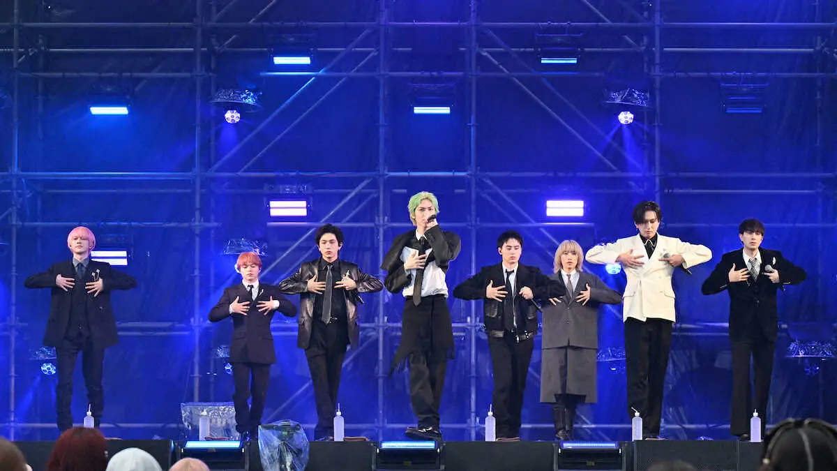 【画像・写真】「SUPER★DRAGON」　沖縄でアゲアゲ　“竜神伝説”の地で初ライブ　最新曲など8曲披露