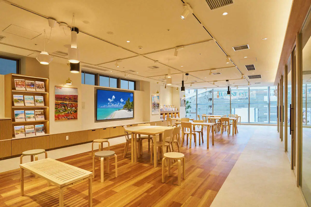 【画像・写真】新宿東口に開店したStudioJTBiPhoneから送信