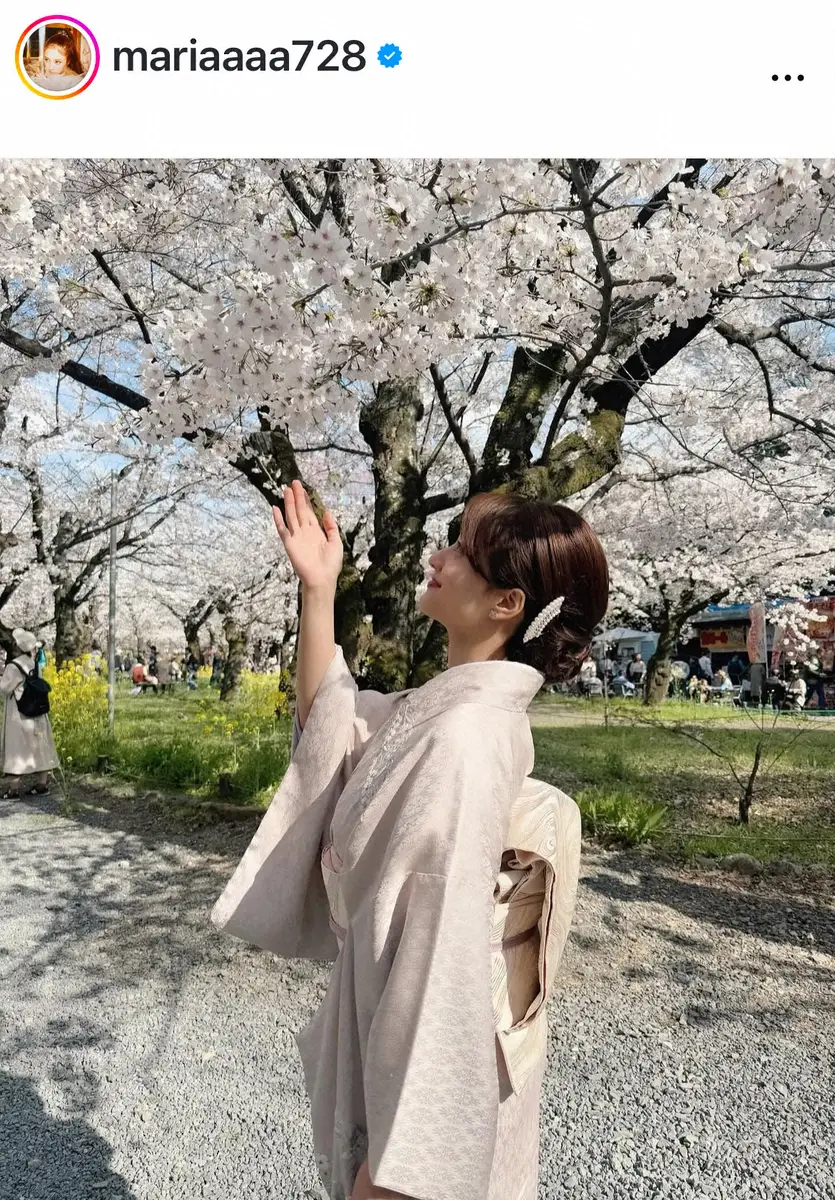 【画像・写真】谷まりあ　京都でお花見…和服姿ショットにファンうっとり「どっちも綺麗すぎ」「銀座のママ感すごい」