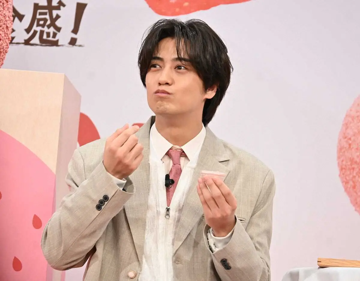 【画像・写真】SixTONES松村北斗　丸亀うどーなつに「バネでも入れてる？」　キンプリ高橋海人と登壇