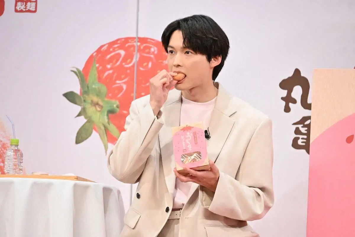 【画像・写真】髙橋海人＆松村北斗　仲良し2n人が初タッグ　「丸亀うどーなつ」のアンバサダー発表会